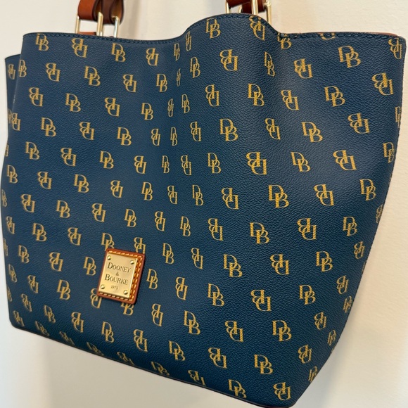 Dooney & Bourke Gretta Small Flynn - Picture 6 of 13